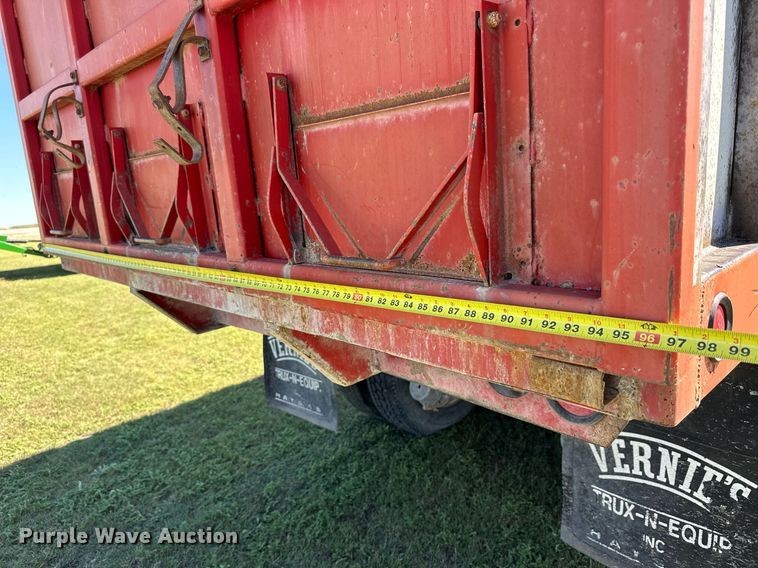 image for item NP9991 1986 Ford 9000  grain truck