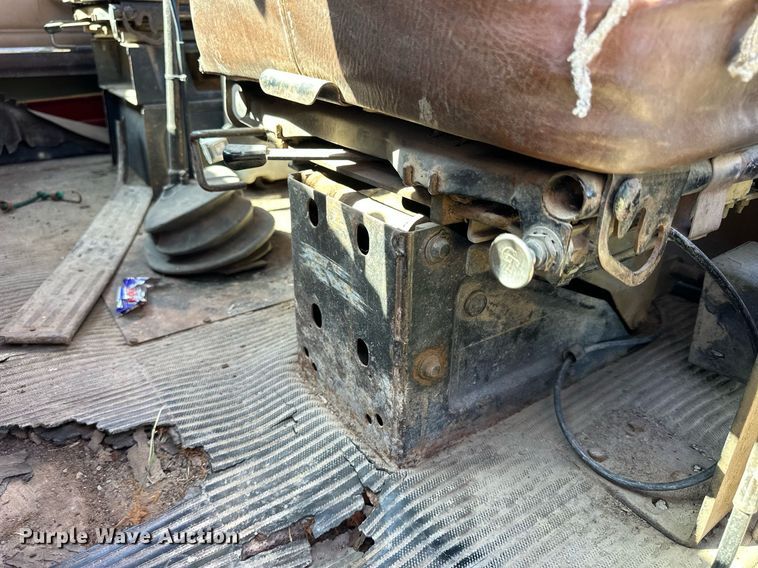 image for item NP9991 1986 Ford 9000  grain truck