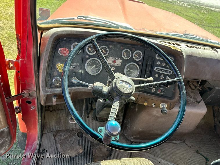 image for item NP9991 1986 Ford 9000  grain truck