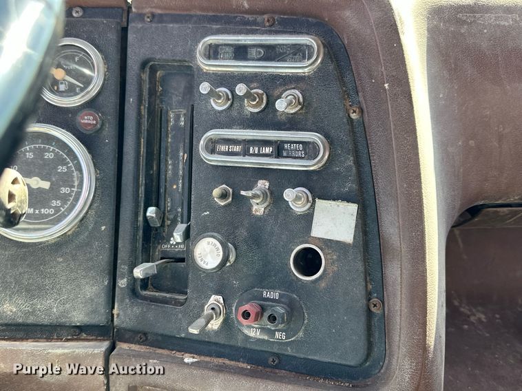 image for item NP9991 1986 Ford 9000  grain truck