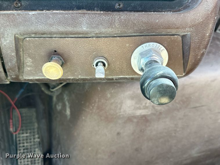 image for item NP9991 1986 Ford 9000  grain truck