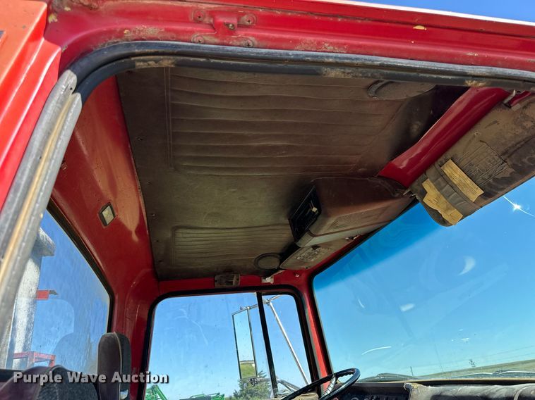 image for item NP9991 1986 Ford 9000  grain truck