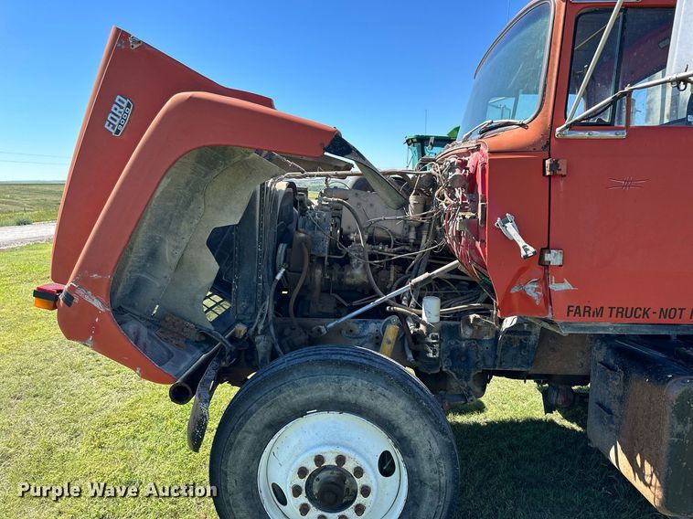 image for item NP9991 1986 Ford 9000  grain truck
