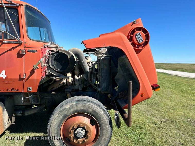 image for item NP9991 1986 Ford 9000  grain truck