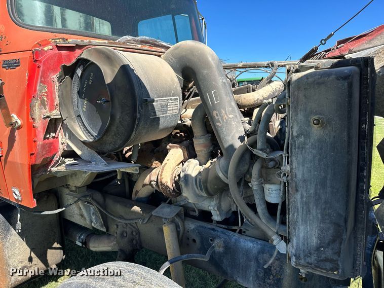 image for item NP9991 1986 Ford 9000  grain truck