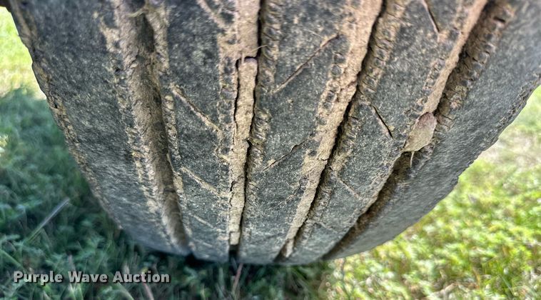 image for item NP9991 1986 Ford 9000  grain truck