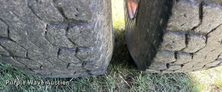 image for item NP9991 1986 Ford 9000  grain truck