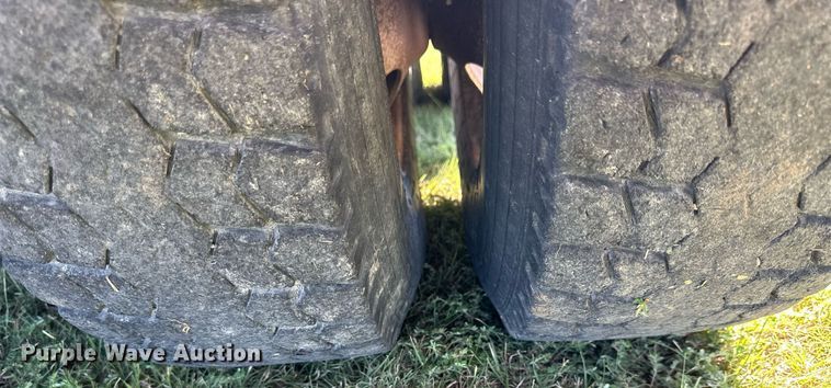 image for item NP9991 1986 Ford 9000  grain truck