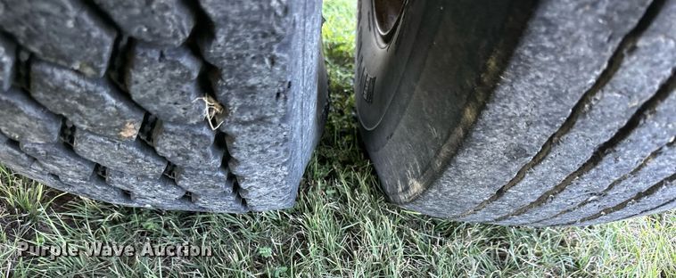 image for item NP9991 1986 Ford 9000  grain truck