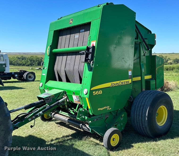 image for item NP9992 2012 John Deere 568  round baler