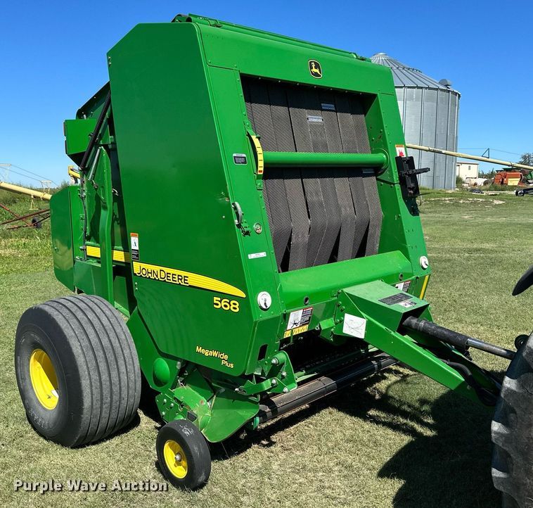 image for item NP9992 2012 John Deere 568  round baler