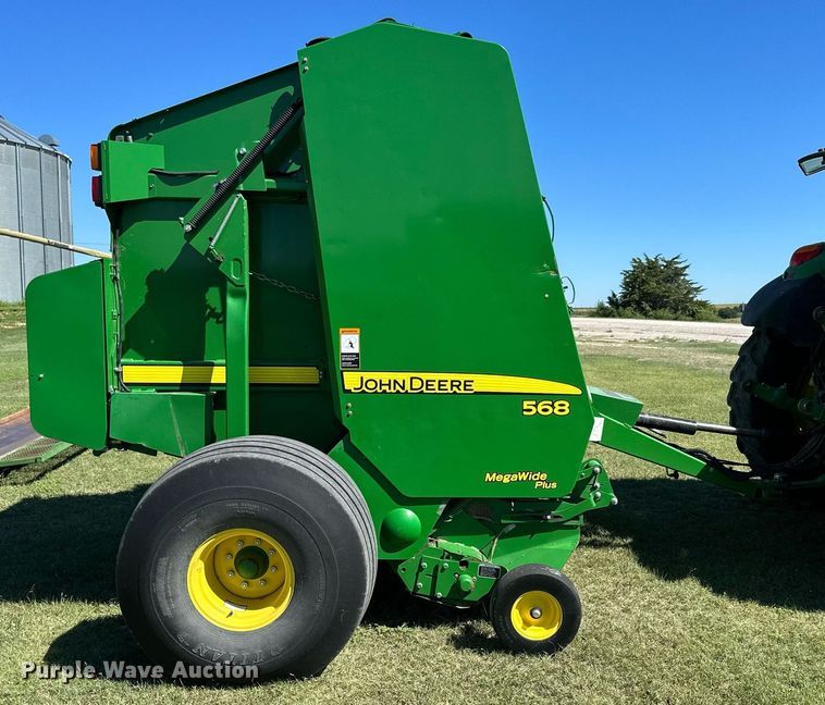 image for item NP9992 2012 John Deere 568  round baler