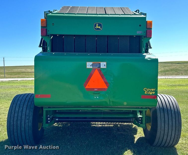 image for item NP9992 2012 John Deere 568  round baler