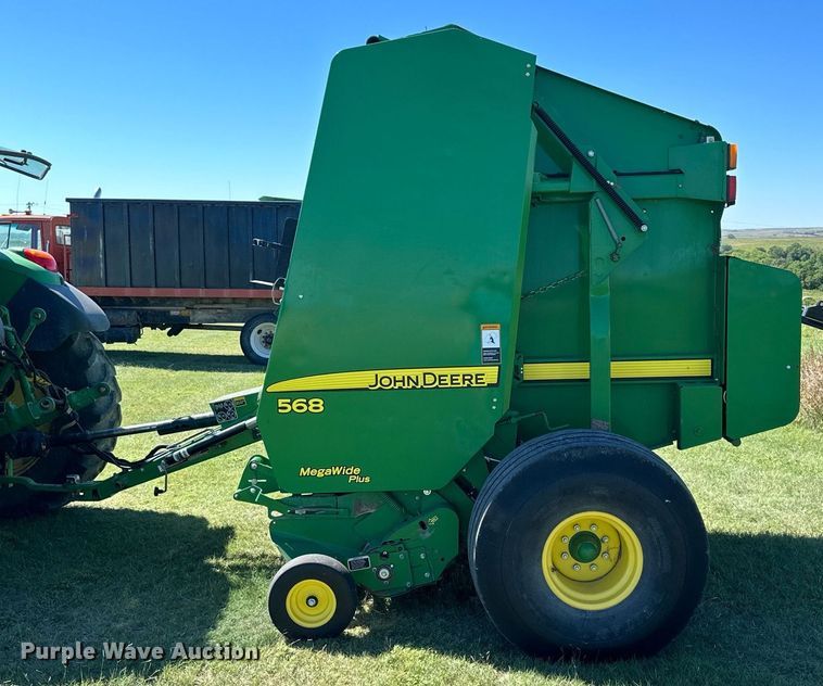 image for item NP9992 2012 John Deere 568  round baler