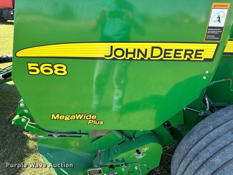 image for item NP9992 2012 John Deere 568  round baler