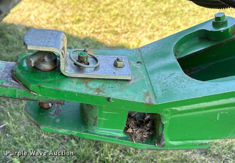 image for item NP9992 2012 John Deere 568  round baler