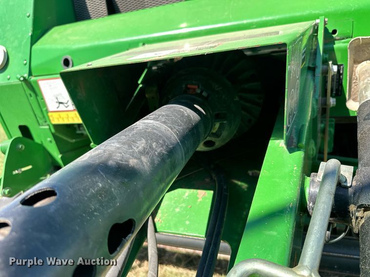 image for item NP9992 2012 John Deere 568  round baler