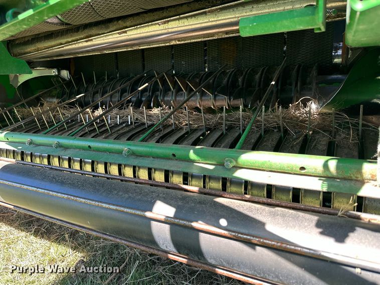 image for item NP9992 2012 John Deere 568  round baler