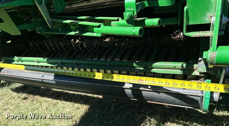 image for item NP9992 2012 John Deere 568  round baler