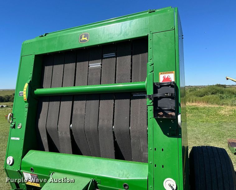 image for item NP9992 2012 John Deere 568  round baler