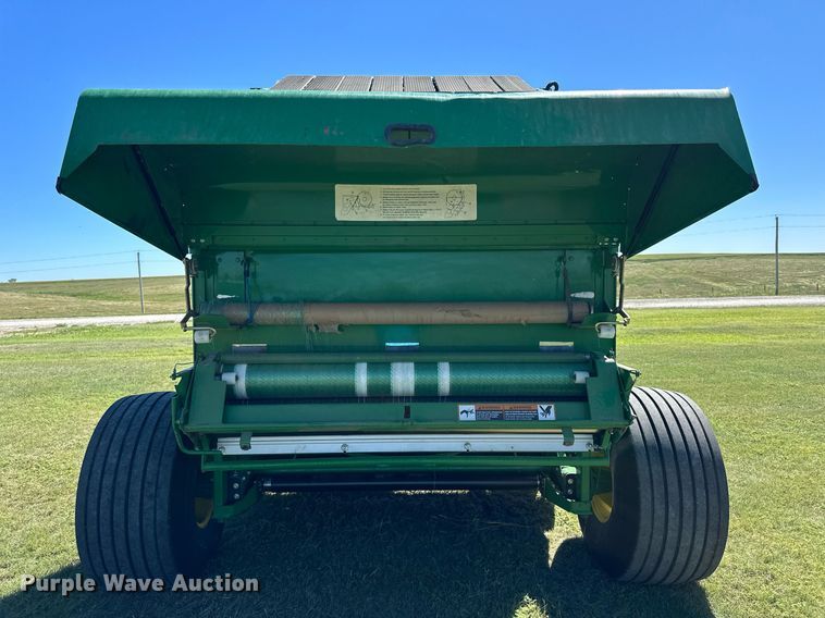 image for item NP9992 2012 John Deere 568  round baler