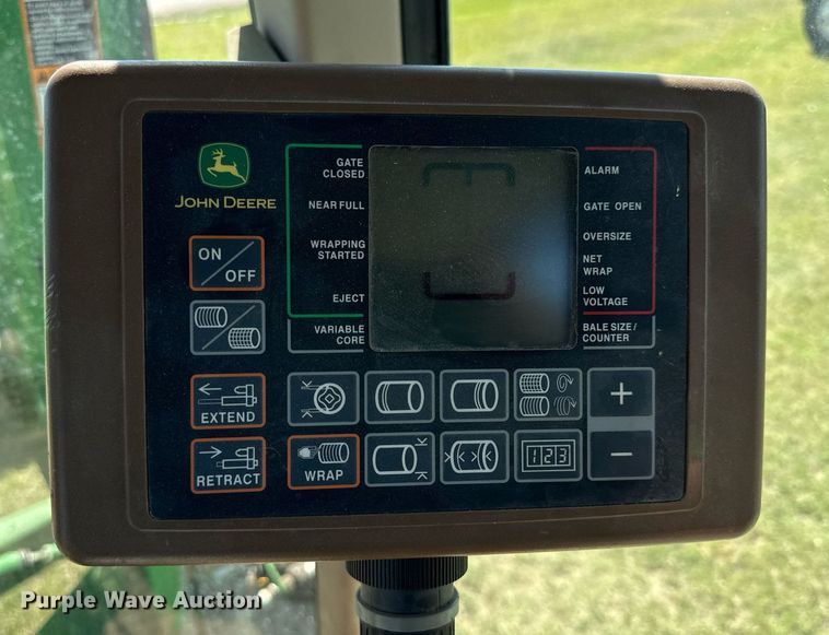 image for item NP9992 2012 John Deere 568  round baler