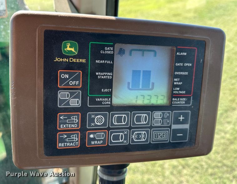 image for item NP9992 2012 John Deere 568  round baler