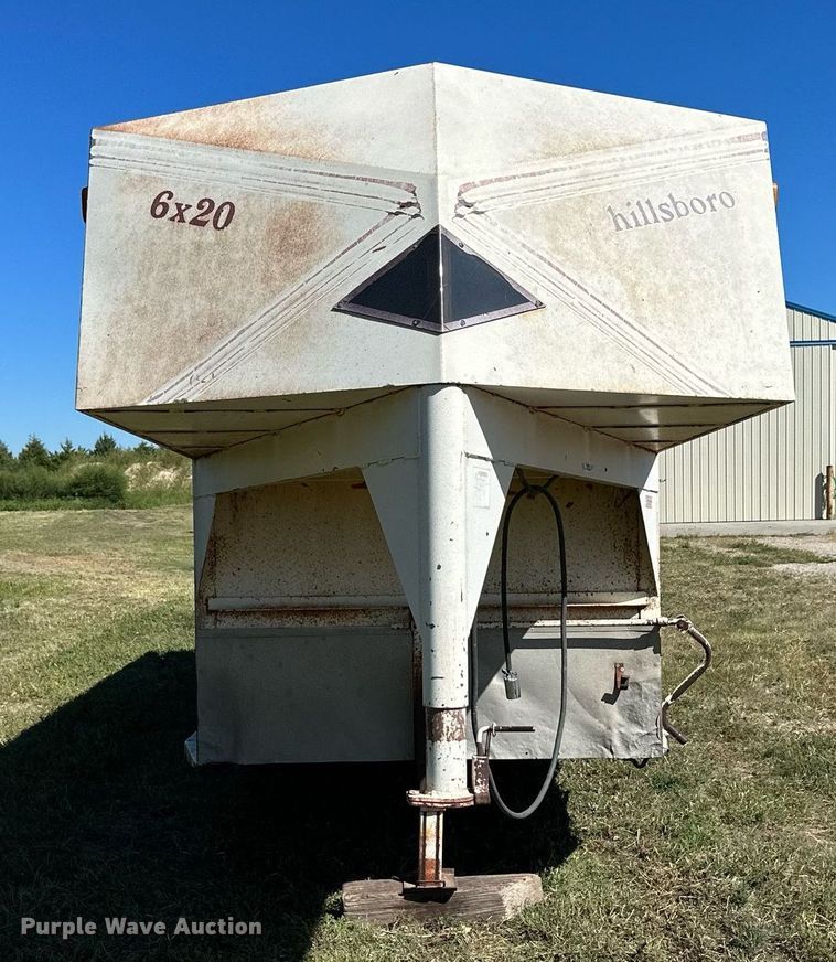 image for item NP9997 1990 Hillsboro  livestock trailer