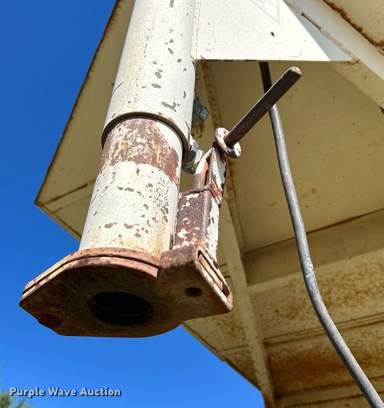image for item NP9997 1990 Hillsboro  livestock trailer