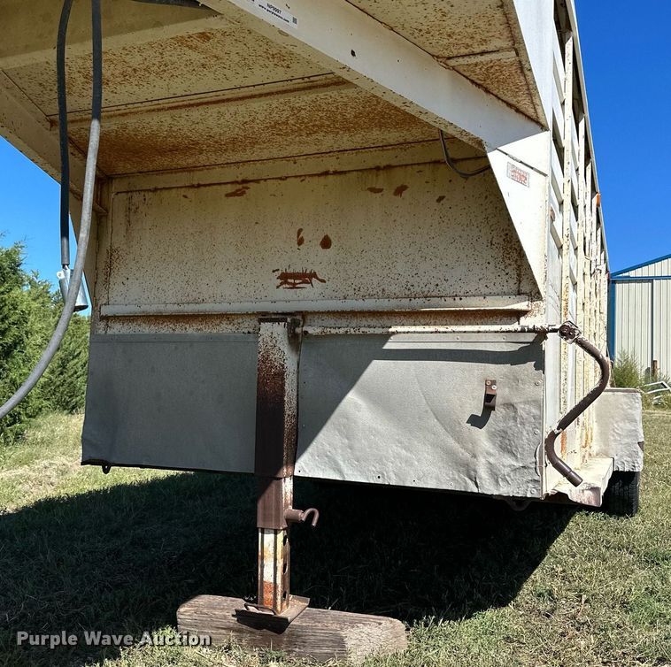 image for item NP9997 1990 Hillsboro  livestock trailer
