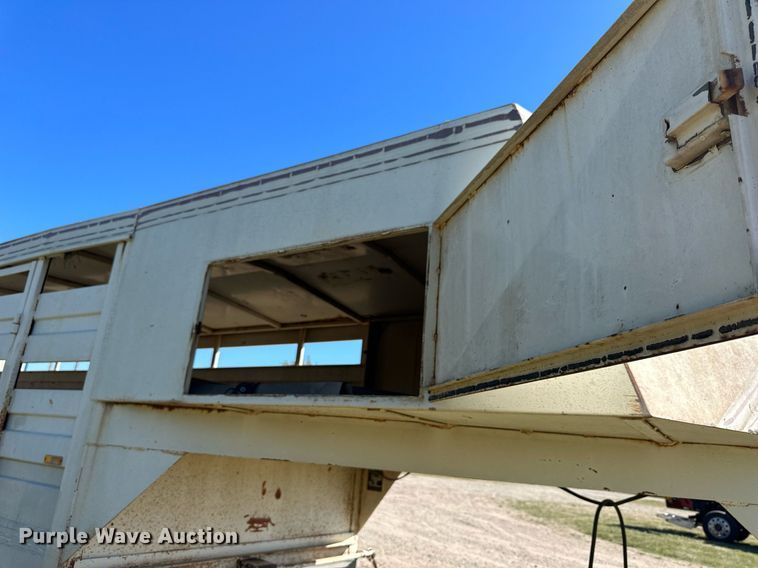 image for item NP9997 1990 Hillsboro  livestock trailer