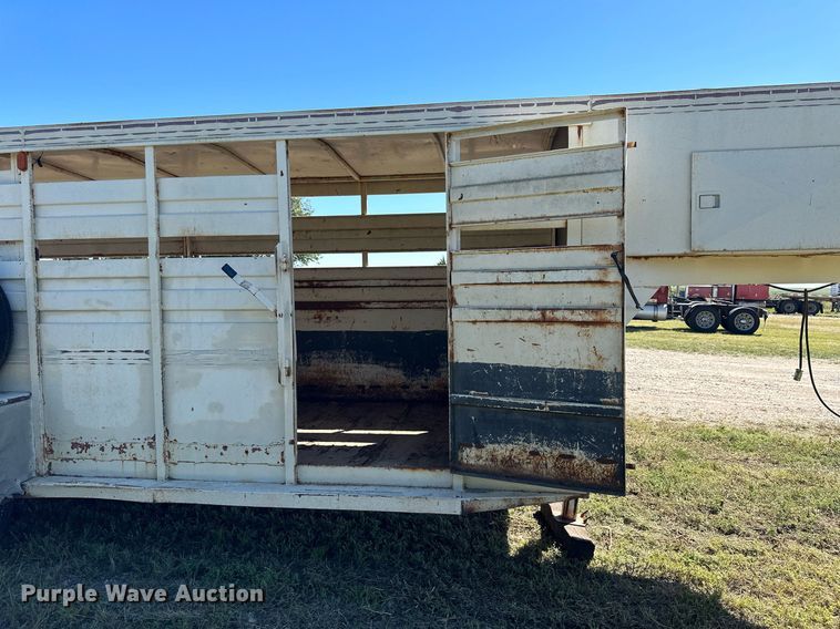 image for item NP9997 1990 Hillsboro  livestock trailer