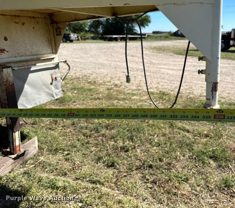 image for item NP9997 1990 Hillsboro  livestock trailer