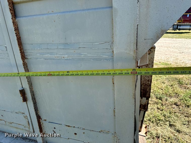 image for item NP9997 1990 Hillsboro  livestock trailer