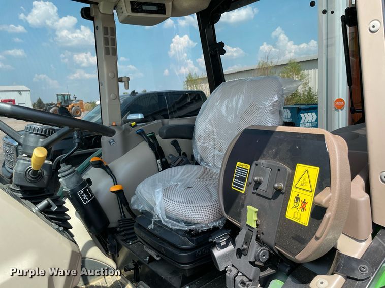 image for item NT9527 2021 John Deere 5075E  MFWD tractor