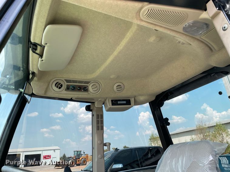 image for item NT9527 2021 John Deere 5075E  MFWD tractor