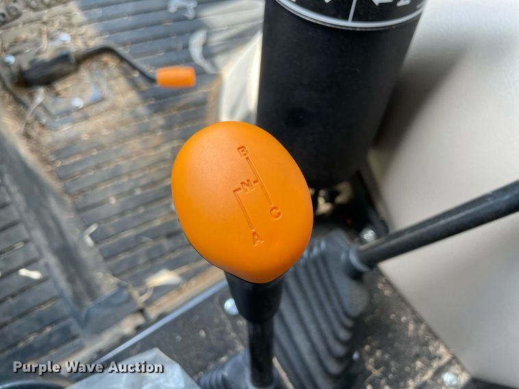 image for item NT9527 2021 John Deere 5075E  MFWD tractor