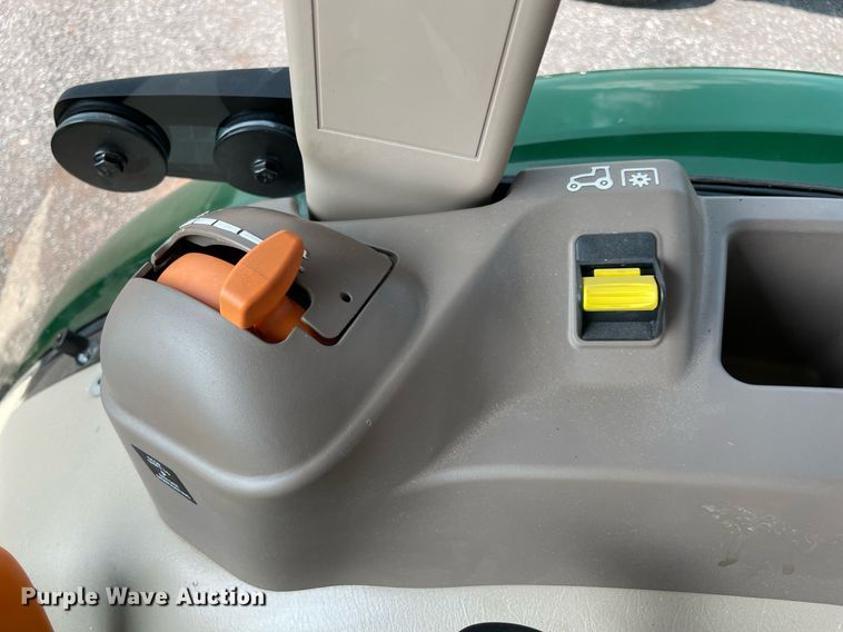 image for item NT9527 2021 John Deere 5075E  MFWD tractor