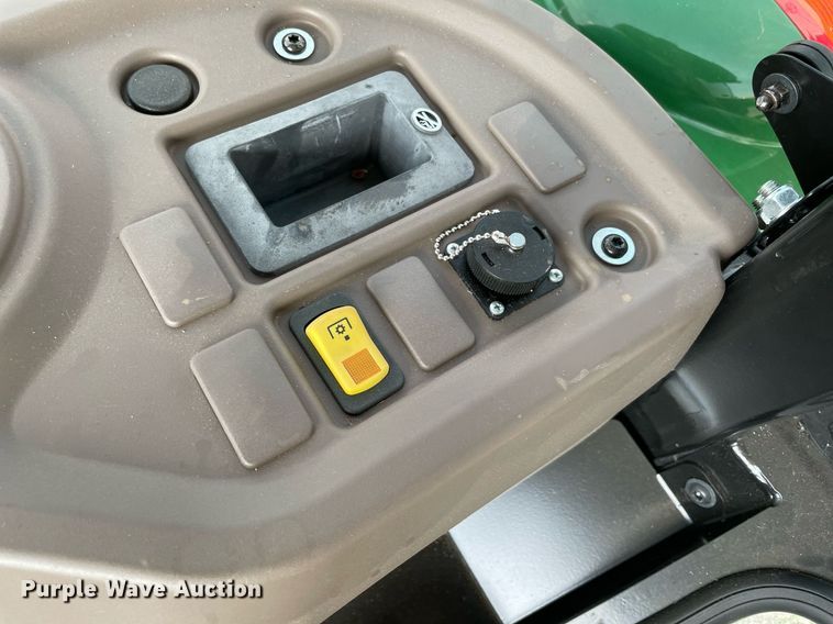 image for item NT9527 2021 John Deere 5075E  MFWD tractor