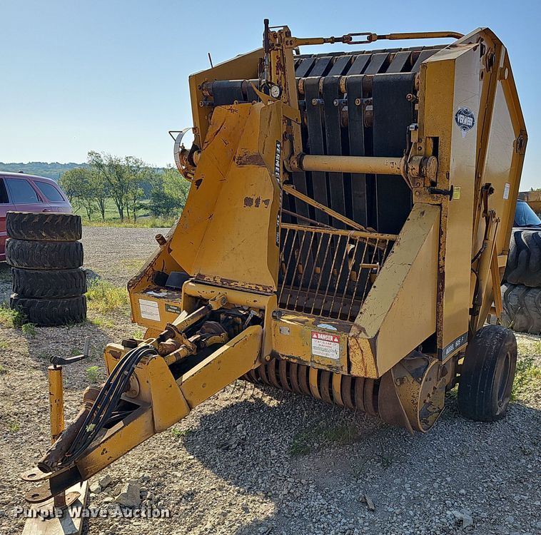 image for item NU9196 Vermeer 605F  round baler