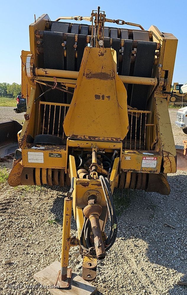 image for item NU9196 Vermeer 605F  round baler