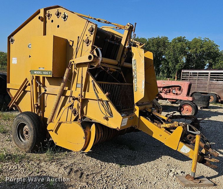 image for item NU9196 Vermeer 605F  round baler