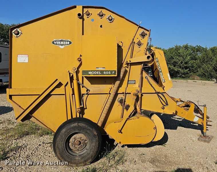image for item NU9196 Vermeer 605F  round baler