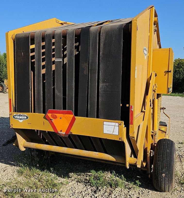 image for item NU9196 Vermeer 605F  round baler