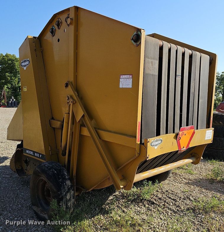 image for item NU9196 Vermeer 605F  round baler