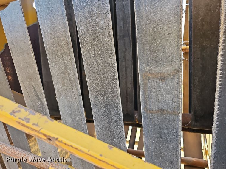 image for item NU9196 Vermeer 605F  round baler