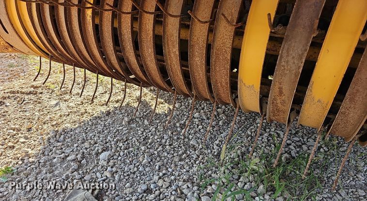 image for item NU9196 Vermeer 605F  round baler