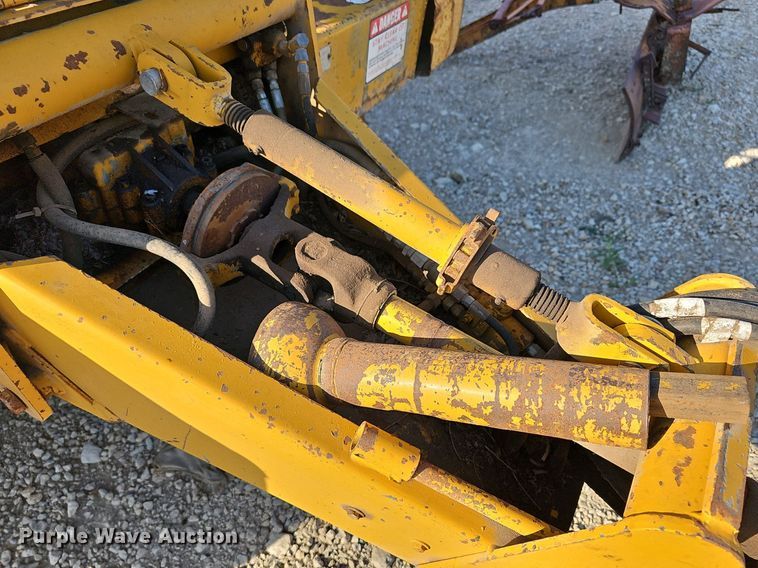 image for item NU9196 Vermeer 605F  round baler