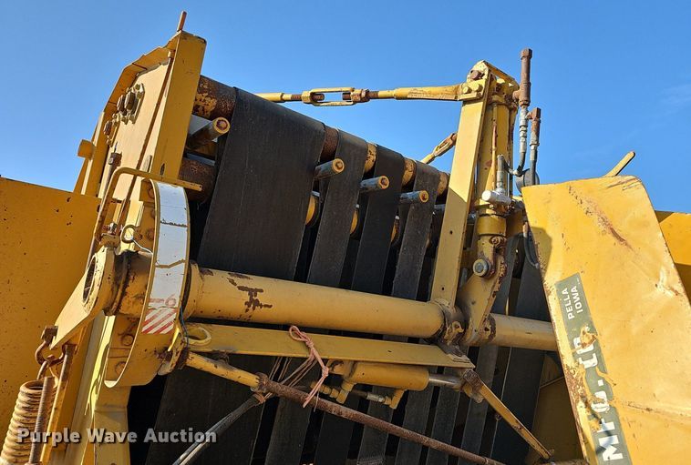 image for item NU9196 Vermeer 605F  round baler