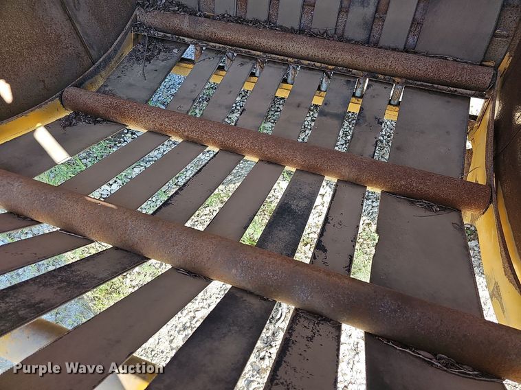 image for item NU9196 Vermeer 605F  round baler